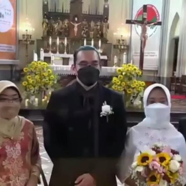 Heboh Stafsus Jokowi Ayu Kartika Dewi Nikah Beda Agama