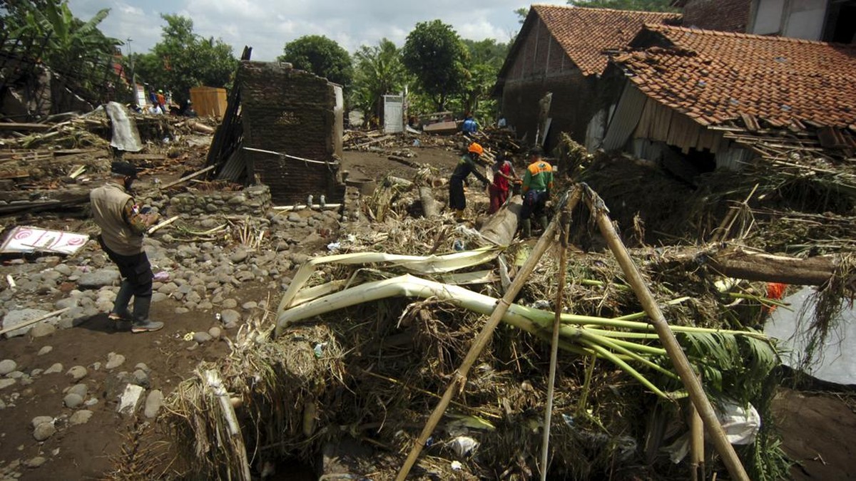 FOTO: Banjir Bandang Terjang Brebes