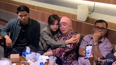 Tangis Ibunda Fuji Pecah Kala Teringat Tragedi Maut Bibi Andriansyah