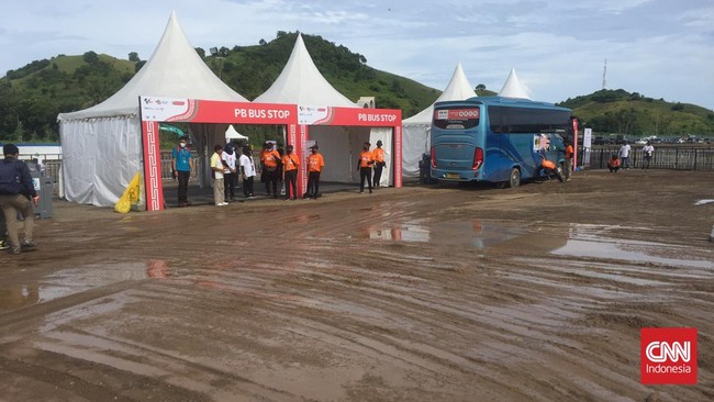 Infrastruktur Sirkuit Mandalika yang belum 100 persen selesai membuat penonton MotoGP Mandalika 2022 harus pintar mengatur strategi saat hadir di sirkuit.