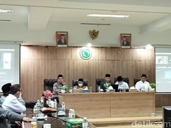 BPJPH: Tak Ada Isu Pengambilalihan Label Halal dari MUI