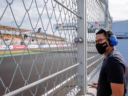 Sandiaga Temui Eddi Brokoli yang Naik Camper Van Demi MotoGP Mandalika