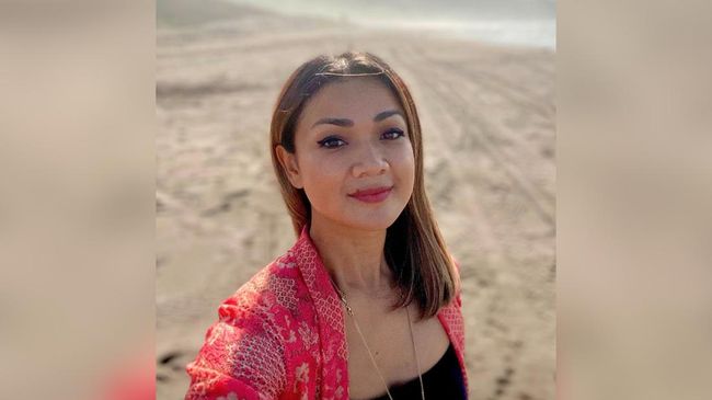 Nirina Zubir membagikan pengalaman diet yang dijalani bertepatan dengan hari ulang tahunnya ke-42 pada 12 Maret lalu. Berikut tips diet Nirina Zubir.