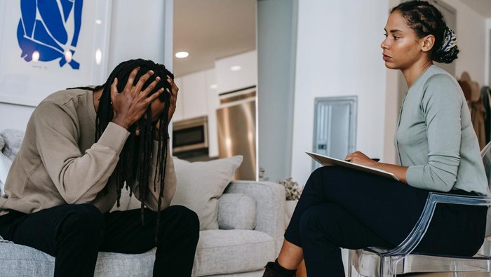 5 Hal Seputar Antisosial Ini Ternyata Cuma Mitos, Lantas Apa Faktanya?