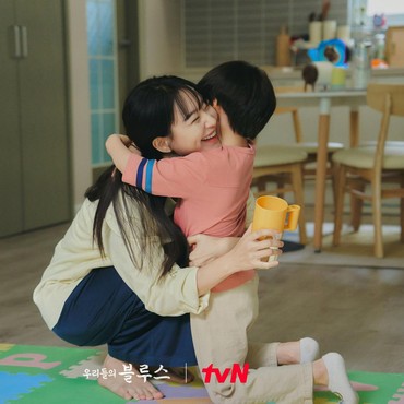 Tampil Beda, Shin Min Ah Perankan Seorang Ibu di Drama Korea 'Our Blues'