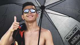 Kepanasan di Sirkuit Mandalika, Pembalap MotoGP Berendam di Ember