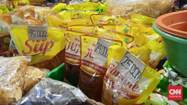 Perilaku persaingan usaha tidak sehat oleh distributor minyak goreng yang ditemukan KPPU, antara lain menahan pasokan, dan pembelian bersyarat.