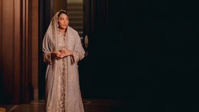 Gaya Elegan Putri Tanjung di Acara Pengajian Jelang Pernikahan