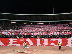 Fans Red Star Belgrade Pasang Spanduk Anti-Perang, Ada Nama Indonesia