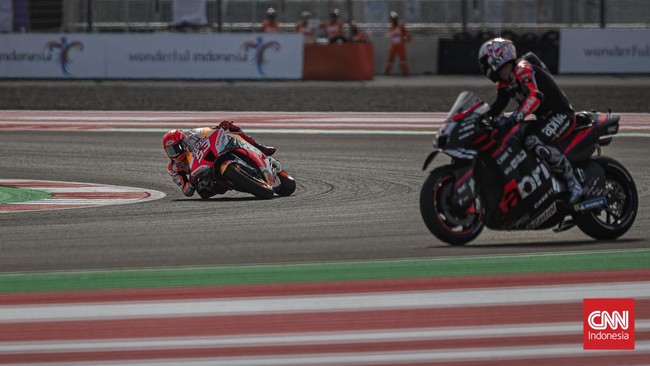 Sejumlah pembalap MotoGP menceritakan pengalaman yang mengganggu saat memacu gas di trek sirkuit Mndalika yang telah diaspal ulang, Jumat (18/3).