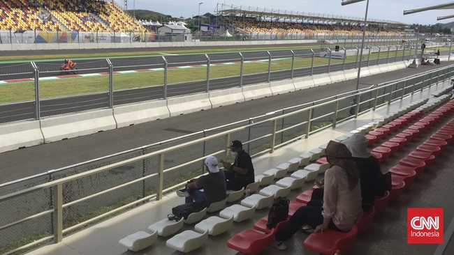 Berbagai kelas tiket MotoGP Mandalika 2022 dijual pihak MGPA akhir pekan ini. Seperti apa fasilitas MotoGP Mandalika kelas VIP Deluxe Class seharga Rp10 juta?
