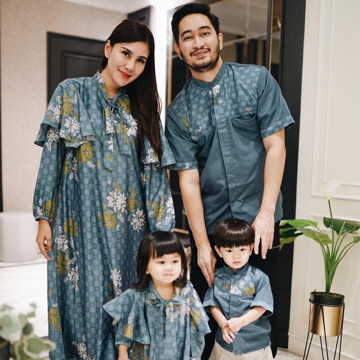 <p>Usai menikah dengan Jeje Govinda, Syahnaz Sadiqah dikaruniai anak kembar, Bunda. Mereka adalah Zayn Sadavir Ezhilan Ismail dan Zunaira Alessia Safaraz Ismail. (Foto: Instagram: @syahnazs)</p>