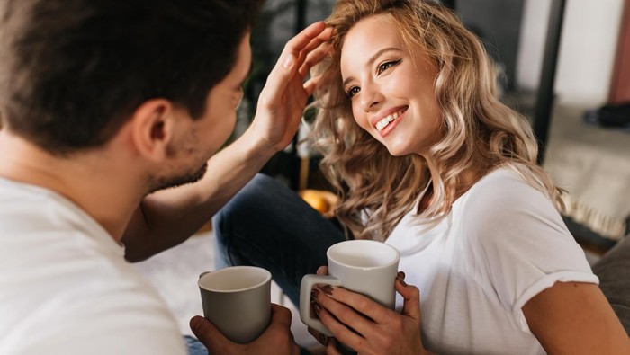 Nggak Bisa Hidup Tanpa Pacar, 4 Zodiak Ini Love Oriented Banget! Ssst, Ada yang Haus Cinta!