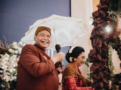 Saat CT Ikuti Prosesi Jualan Cendol di Siraman Putri Tanjung
