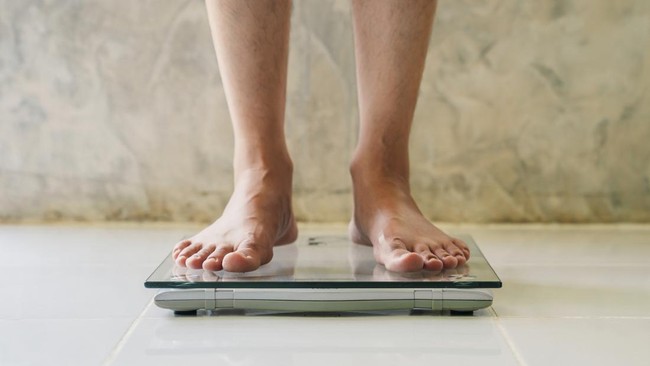 Banyak orang menginginkan penurunan berat badan secara kilat. Misal, turun 5 kg dalam seminggu. Namun, apakah bisa turun berat badan 5 kg dalam 1 minggu?