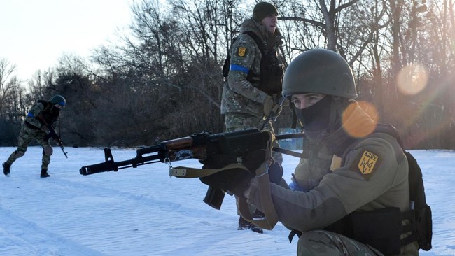 Pertempuran berkecamuk antara Resimen Azov melawan pasukan Rusia untuk menguasai pabrik baja Azov di Mariupol.
