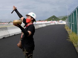 Ritual Pawang Usir Awan Hujan Jelang Race MotoGP Mandalika