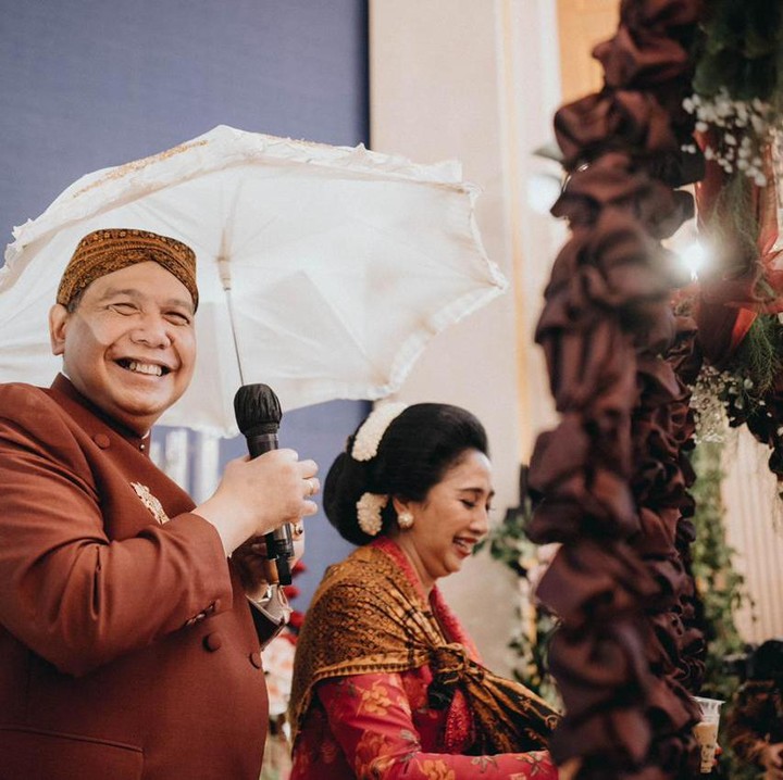 <p>Acara pernikahan Putri Tanjung, anak dari pebisnis nasional Chairul Tanjung dan Anita Tanjung semakin dekat. Hari ini, Sabtu (19/3/2022), acara siraman telah berlangsung yakni di kediamannya, daerah Menteng, Jakarta Pusat. (Foto: Samuel Rustandi/morden.co)<br /><br /><br /></p>