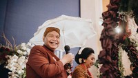 <p>Acara pernikahan Putri Tanjung, anak dari pebisnis nasional Chairul Tanjung dan Anita Tanjung semakin dekat. Hari ini, Sabtu (19/3/2022), acara siraman telah berlangsung yakni di kediamannya, daerah Menteng, Jakarta Pusat. (Foto: Samuel Rustandi/morden.co)<br /><br /><br /></p>