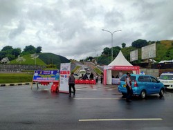 Jalur Menuju Sirkuit Mandalika Disekat, Warga Lokal Wajib Tunjukkan KTP