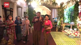 VIDEO: Senyum Bahagia Chairul Tanjung Saat Dodol Dawet