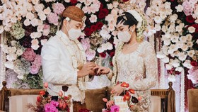 Baju Pernikahan Putri Tanjung-Andra 'Ngebut' Dibuat 3 Minggu