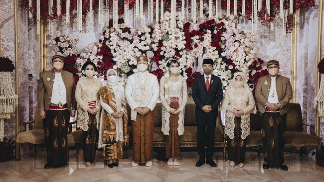 FOTO: Momen-momen Akad Nikah Putri Tanjung dan Guinandra