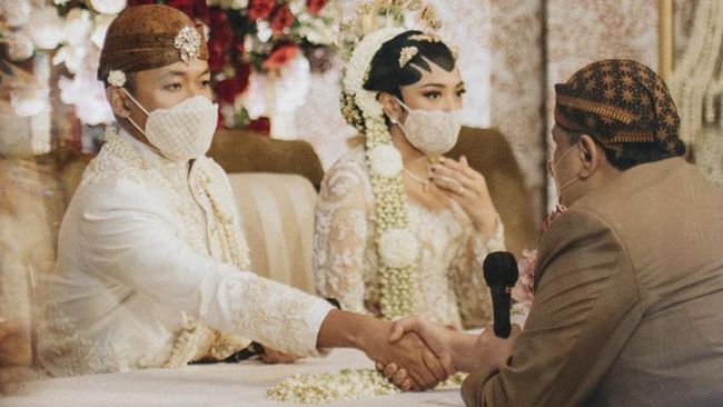AHY mengaku teringat momen-momen pernikahannya dengan Annisa Pohan kala menghadiri pernikahan Putri Tanjung dan Guinandra Jatikusumo.