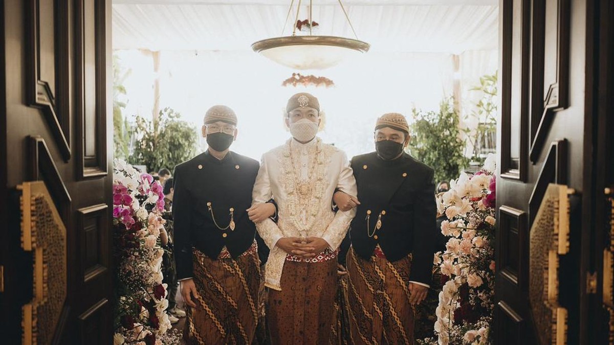 FOTO: Momen-momen Akad Nikah Putri Tanjung dan Guinandra
