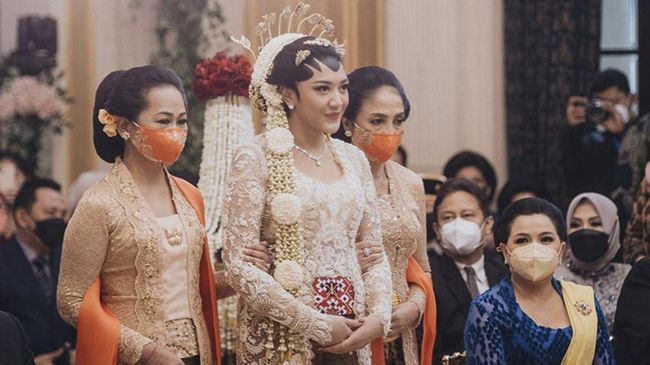 Maudy Ayunda ikut terharu atas pernikahan Putri Tanjung dan Guinandra yang baru saja digelar pada Minggu (20/3).