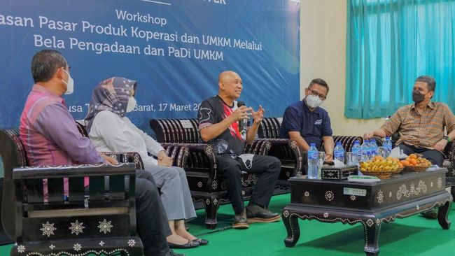 Grab Indonesia, KemenkopUKM, dan Dinas Koperasi UKM Nusa Tenggara Barat menggandeng Pusat Layanan Usaha Terpadu (PLUT) KUMKM untuk melatih para UMKM binaan.