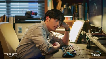 img-title Review 'Grid' Eps 7 & 8: Teka-teki Awal Mula Pembuatan Grid Terungkap