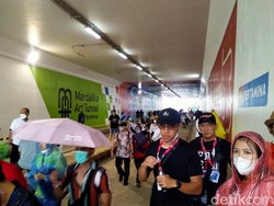 Meski Diguyur Hujan, Penonton MotoGP Mandalika Terus Berdatangan