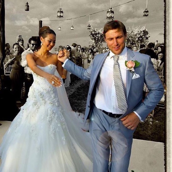 <p>Indah dinkahi oleh seorang pria Australia bernama Ibrahim Justin Werner pada 18 September 2011. Mereka mengusung pernikahan adat Jawa, disusul dengan resepsi bergaya modern. (Foto: Instagram @indahkalalo)</p>