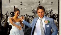 <p>Indah dinkahi oleh seorang pria Australia bernama Ibrahim Justin Werner pada 18 September 2011. Mereka mengusung pernikahan adat Jawa, disusul dengan resepsi bergaya modern. (Foto: Instagram @indahkalalo)</p>