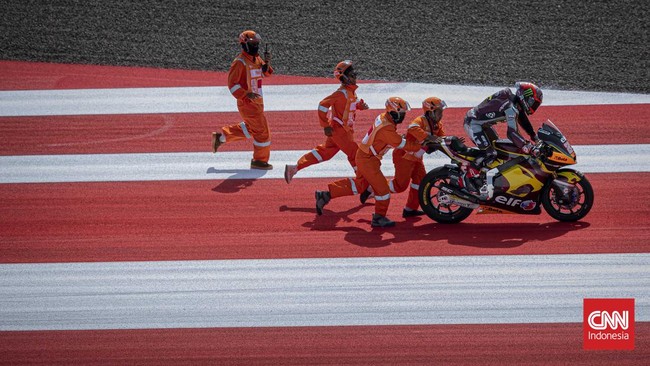 Direktur Utama Mandalika Grand Prix Association (MPGA) Priandhi Satria menyebut lintasan Sirkuit Mandalika sudah 100 persen siap untuk MotoGP 2023.