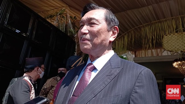 Luhut ke Pengkritik Pemerintah: Kalau Belum Pernah Jabat Jangan Asal Menkomarinves Luhut Panjaitan mengirimkan peringatan kepada pengkritik dirinya dan pemerintah dengan menyebut mengurus Indonesia tak gampang.