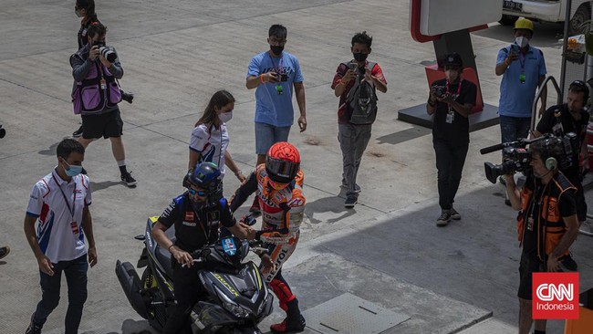 Dokter menyatakan Marc Marquez akan segera terbang ke Barcelona untuk menjalani perawatan lanjutan.