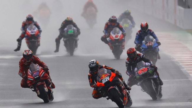 Miguel Oliveira berhasil memenangkan balapan MotoGP Mandalika disusul Fabio Quartararo di podium kedua.