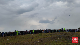 Panas, Hujan, Becek Buat Penonton MotoGP Mandalika Pilih Naik ke Bukit
