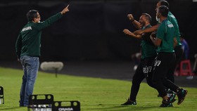 Manajemen Persebaya Ultimatum Aji Santoso