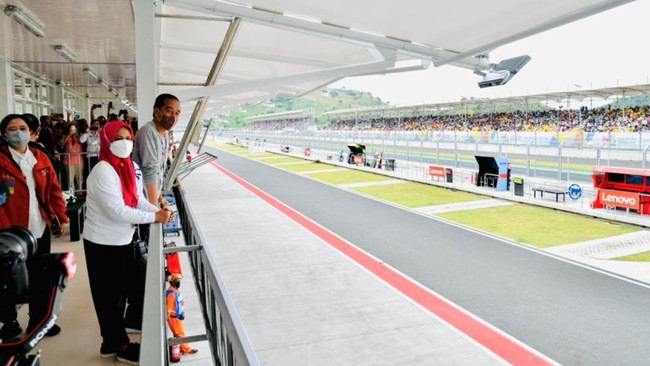 Presiden Joko Widodo berterima kasih kepada semua pihak pendukung kesuksesan MotoGP Mandalika 2022, Minggu (20/3).