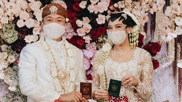 img-title Kental Adat Jawa, Yenny Wahid Kagum dengan Pernikahan Putri-Andra