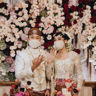 Disaksikan Jokowi dan SBY, Putri Tanjung Resmi Dinikahi Guinandra Jatikusumo