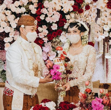 Mahar Spesial Pernikahan Putri Tanjung dengan Guinandra Jatikusumo