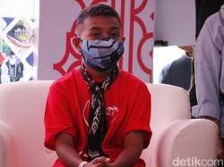 Bocah Rote Impersonator Komentator Nick Harris Tonton Langsung MotoGP