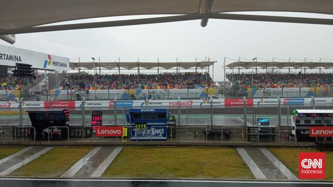 MotoGP Mandalika 2025 Diprediksi Diguyur Hujan Gelaran MotoGP Mandalika 2025 di Sirkuit Mandalika, Lombok, Nusa Tenggara Barat pada 3-5 Oktober 2025 diprediksi bakal diguyur hujan ringan hingga sedang.