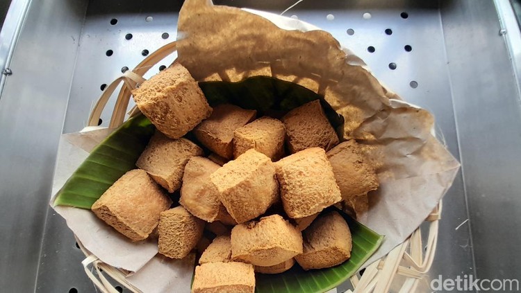 Tahu Palasari, penjual tahu Sumedang.