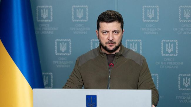 Presiden Ukraina Volodymyr Zelensky muncul secara khusus melalui sebuah video di Grammy Awards 2022.