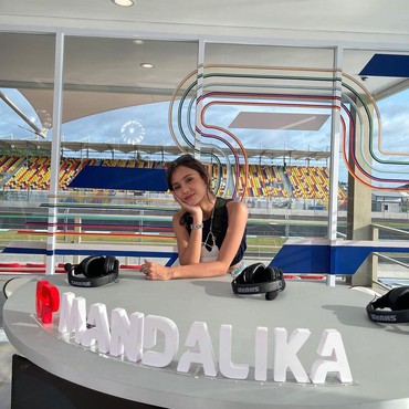 Ternyata Ini yang Diterima Angie Ang dari Marc Marquez di Sirkuit Mandalika